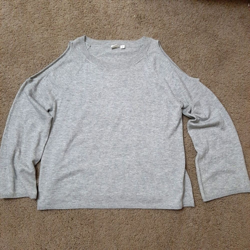 GAP Cold Shoulder Sweater Crew Neck Merino Wool Blend Size Medium light gray